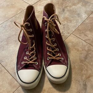 Women size 10 suede converse